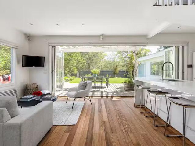 Just in! 23 Donald Street, Ashburton VIC 3147