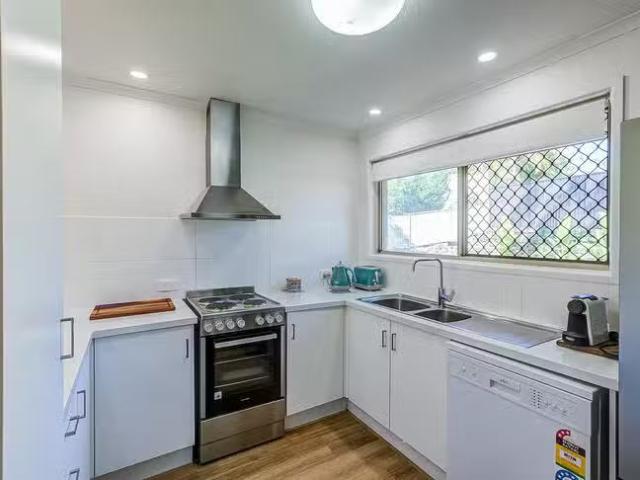For Rent! 2/3 Hepburn Court, Oxenford, QLD 4210