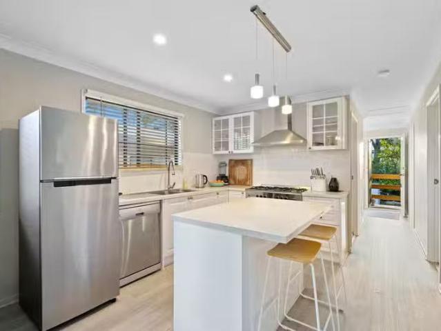 Deal! 23 Ingleston Street, WYNNUM WEST, QLD 4178 House for R.