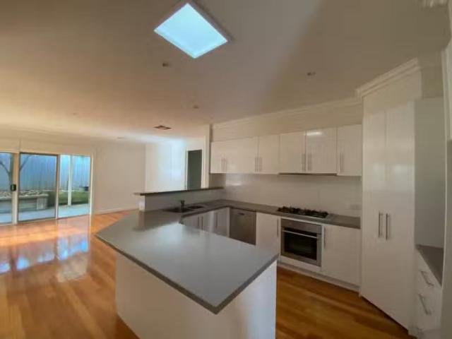 Deal! 2/3 Wattle Street, Box Hill North VIC 3129 Unit For Le.
