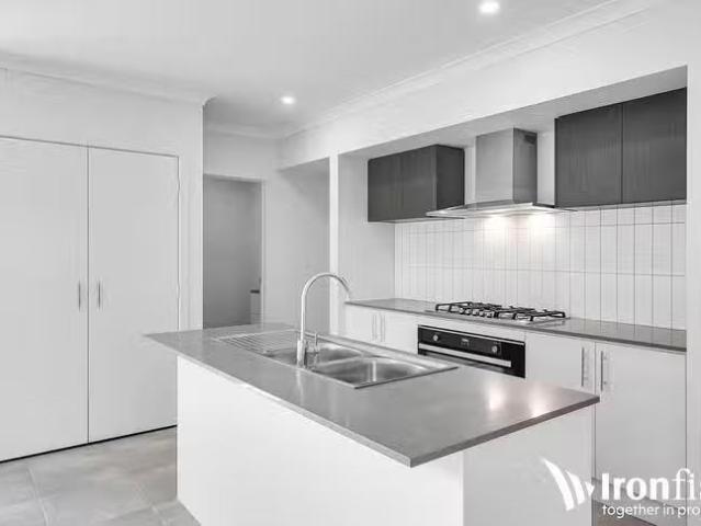 For Rent! 2 Chrysanthus Street, Crestmead, QLD 4132