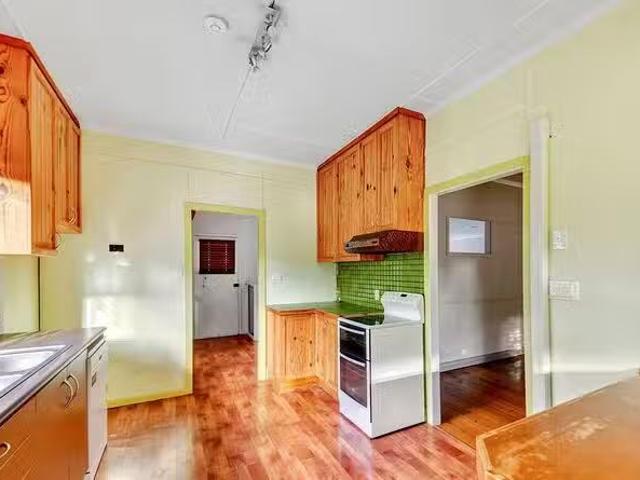 Just in! 2 Abbey Street, Eastern Heights, QLD 4305