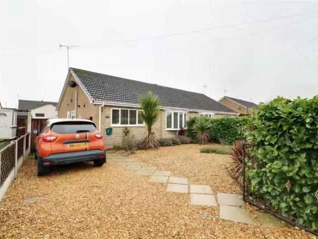 Deal! 2 BA 3 bedroom bungalow for rent in Eastfield Road, Epwo.