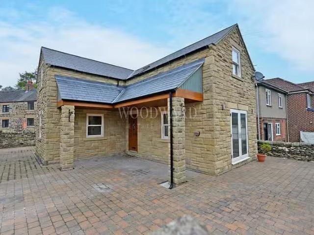 Deal! 2 BA 3 bedroom detached house for rent in Front Street.