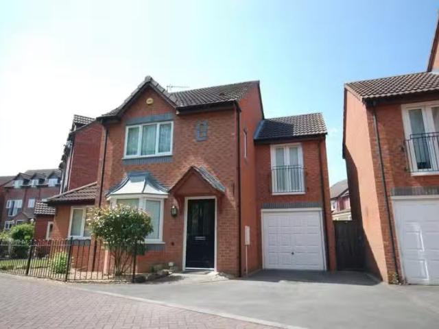 Cheap 2 BA 3 bedroom detached house for rent in Kingfishers Re.