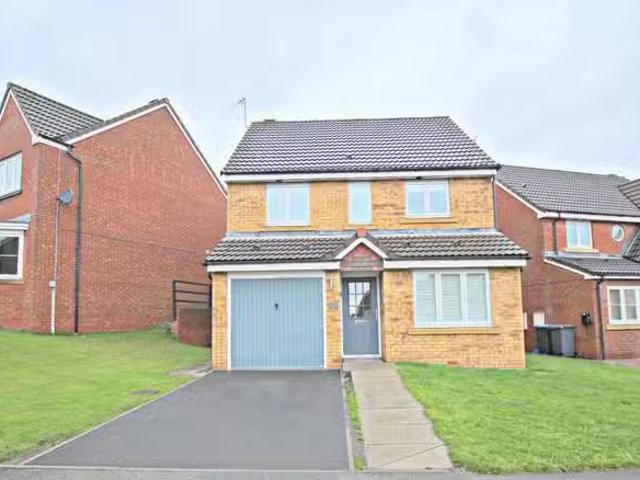 Cheap 2 BA 3 bedroom detached house for rent in Rosecroft, New.