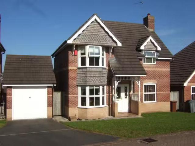 For Rent! 2 BA 3 bedroom detached house for rent in Westholme.