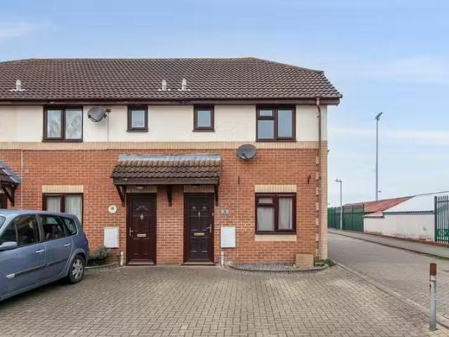 Rental! 2 BA 3 bedroom end of terrace house for rent in Meadow.