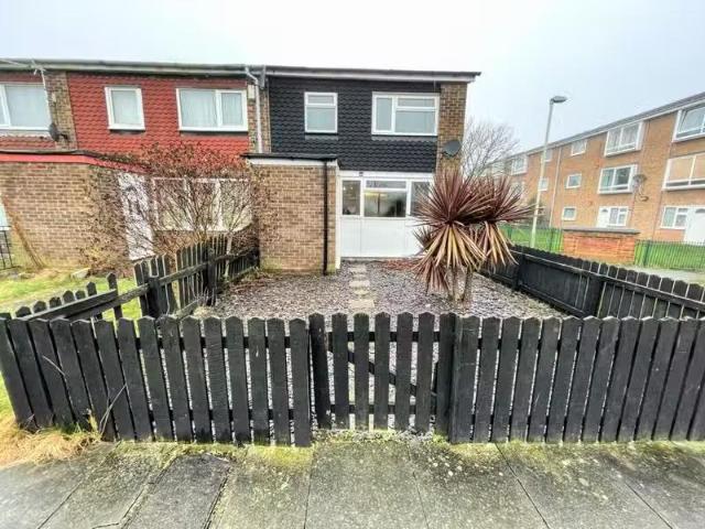 Nice 2 BA 3 bedroom end of terrace house for rent in Grassholm.