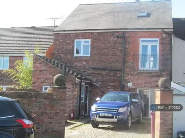 Just in! 2 BA 3 bedroom flat for rent in Shirland, Alfreton, D.