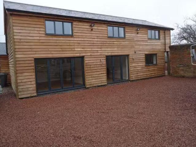 Nice 2 BA 3 bedroom property for rent in Hockley Brook Lane, B.