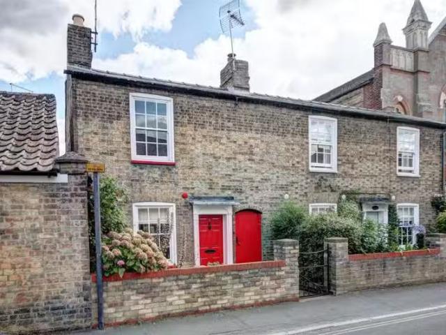 Rental! 2 BA 3 bedroom semi detached house for rent in Chapel.