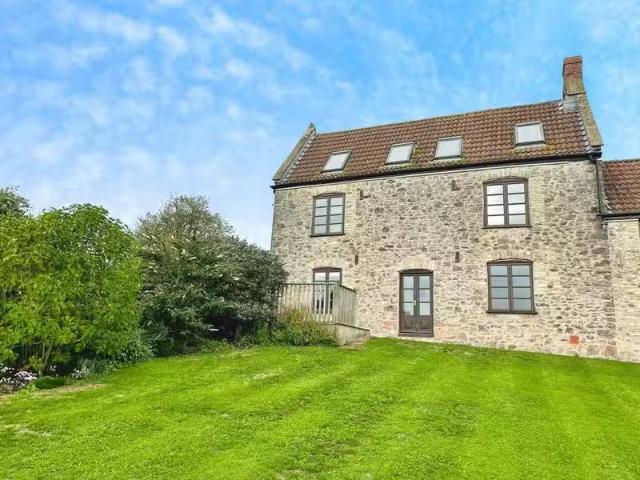 Nice 2 BA 3 bedroom semi detached house for rent in Croscombe.