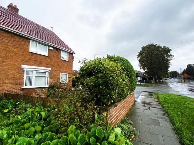 Deal! 2 BA 3 bedroom semi detached house for rent in Irby Road.