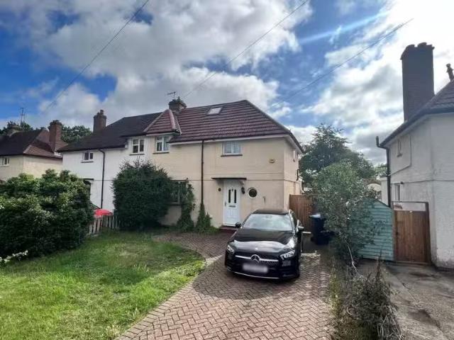 Cheap 2 BA 3 bedroom semi detached house for rent in Maran Ave.