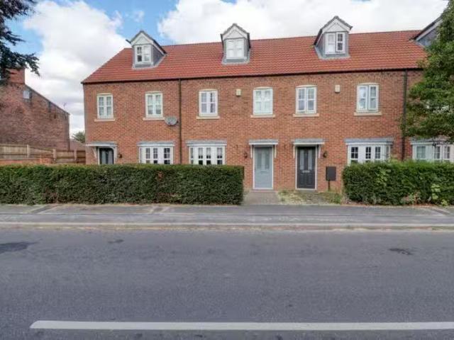 Unique 2 BA 3 bedroom terraced house for rent in Eastoft Road.