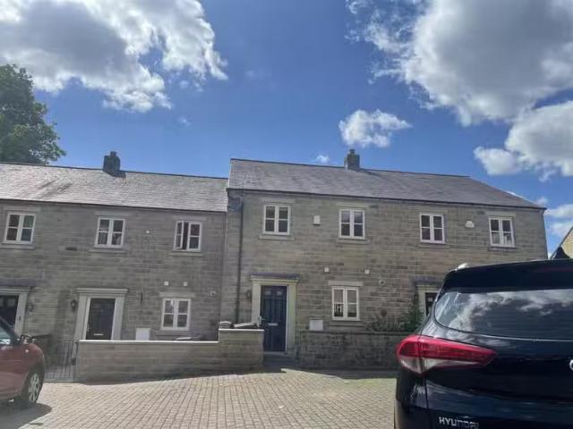 Deal! 2 BA 3 bedroom terraced house for rent in Eckroyd Close.