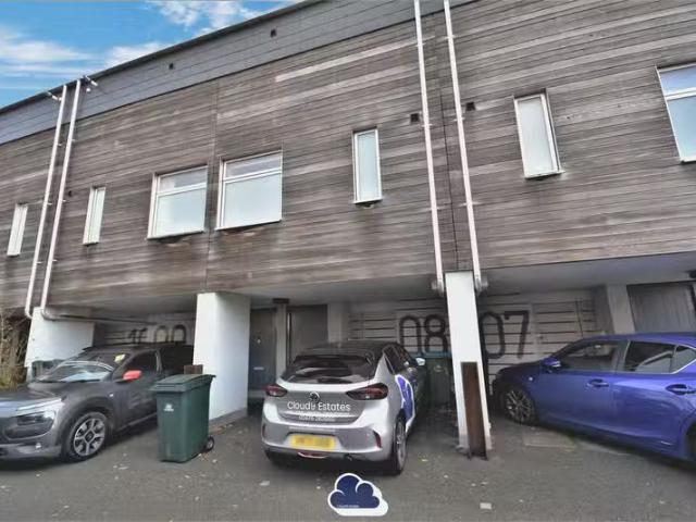 Deal! 2 BA 3 bedroom terraced house for rent in Electric Wharf.