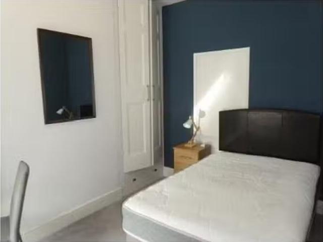 Cozy 2 BA 1 bedroom house of multiple occupation for rent in M.