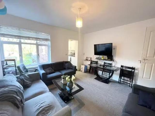 For Rent! 2 BA 1 bedroom house share for rent in Park Hill Roa.