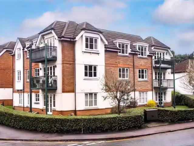 Nice 2 BA 2 bedroom apartment for rent in Canonsfield Road, We.