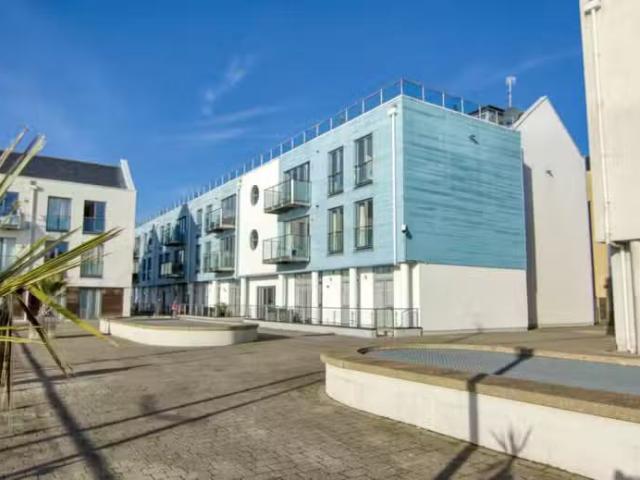 Nice 2 BA 2 bedroom apartment for rent in Harbour Square, Wate.