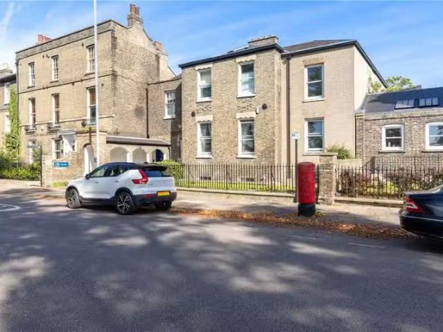 Cheap 2 BA 2 bedroom apartment for rent in Parkside, Cambridge.