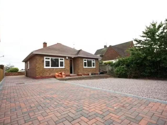 Nice 2 BA 2 bedroom bungalow for rent in Marlborough Road, Bre.