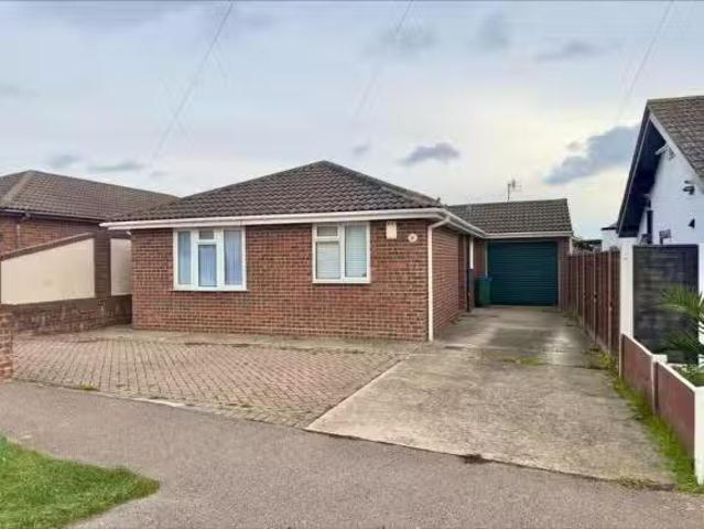 Unique 2 BA 2 bedroom bungalow for rent in Steyning Avenue, Pe.