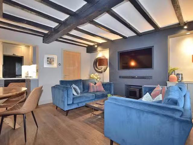 For Rent! 2 BA 2 bedroom cottage for rent in Parkinsons Yard.