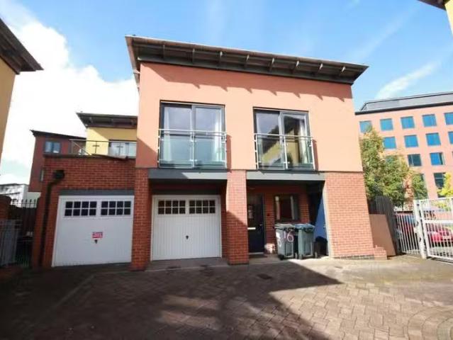 New 2 BA 2 bedroom detached house for rent in Midford Grove, P.