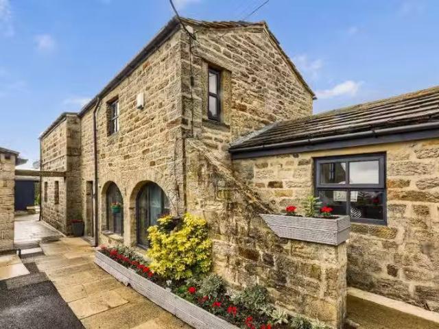 Cozy 2 BA 2 bedroom detached house for rent in Apperley Lane.