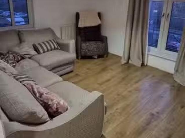 Rental! 2 BA 2 bedroom flat for rent in Carrick Knowe Avenue.