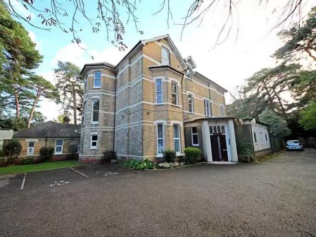 Just in! 2 BA 2 bedroom flat for rent in Christchurch Road, Bo.