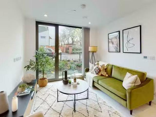New 2 BA 2 bedroom flat for rent in Gavel Drive, Rugby, Warwic.