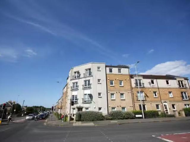 Cheap 2 BA 2 bedroom flat for rent in Duddingston Park South.