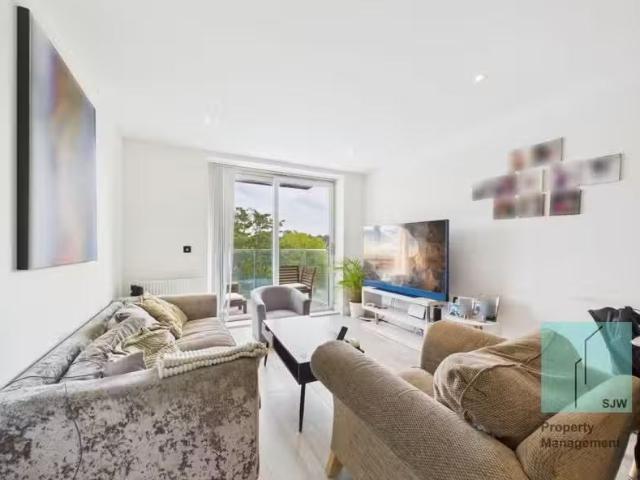 For Rent! 2 BA 2 bedroom flat for rent in Homefield Rise, Brun.