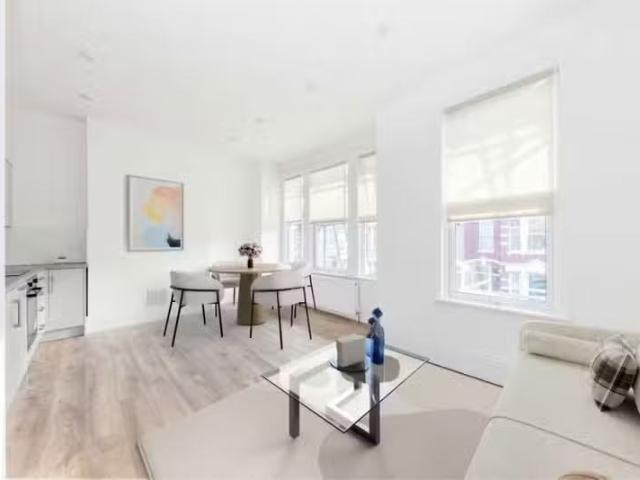 Nice 2 BA 2 bedroom flat for rent in Heaton Road, Tooting, CR4