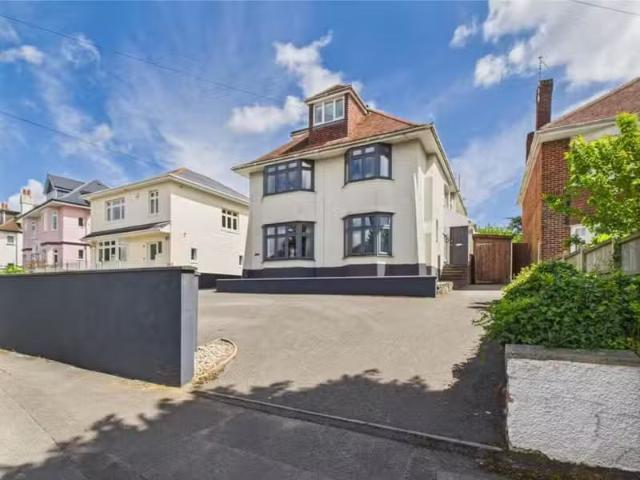 Nice 2 BA 2 bedroom flat for rent in Montague Road, Boscombe M.