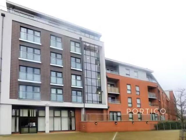 For Rent! 2 BA 2 bedroom flat for rent in Windsor Court, 18 Mo.