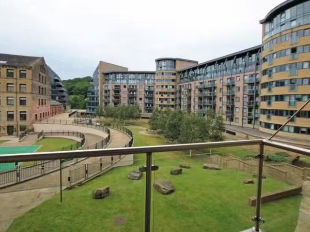 Charming 2 BA 2 bedroom flat for rent in Victoria Mills, Salts.