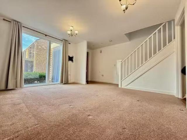 Deal! 2 BA 2 bedroom house for rent in Austin Drive, Trumpingt.