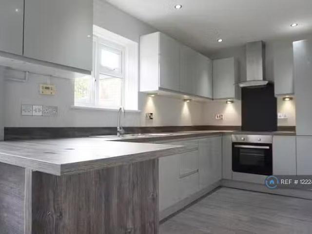 Cozy 2 BA 2 bedroom terraced house for rent in Norman Road, Br.