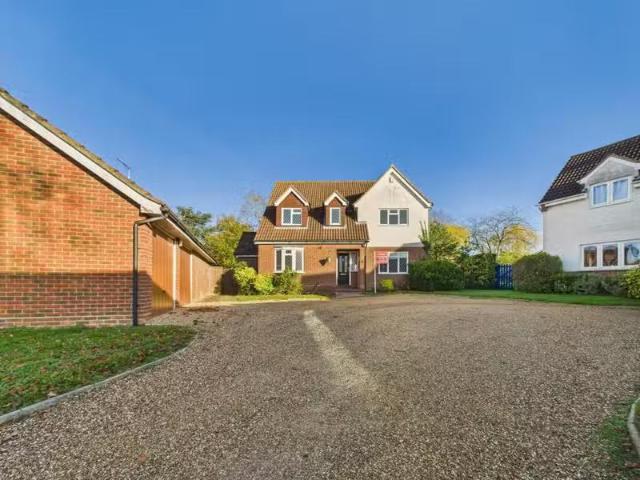 Deal! 2 BA 4 bedroom detached house for rent in Heathgate, Wic.