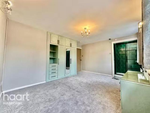 New 2 BA 4 bedroom detached house for rent in Lamont Avenue, H.