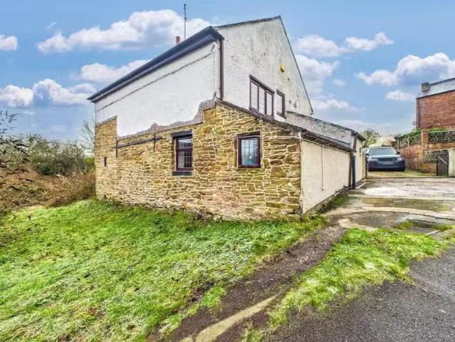 Cheap 2 BA 4 bedroom detached house for rent in The Old Forge.