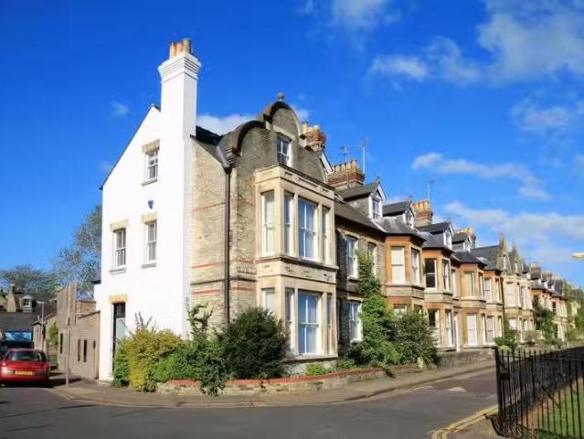 Deal! 2 BA 4 bedroom end of terrace house for rent in Park Par.