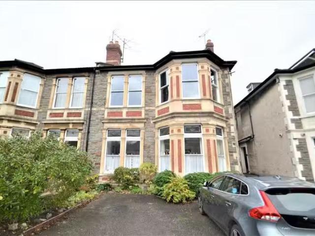 Deal! 2 BA 4 bedroom flat for rent in Northumberland Road, Red.