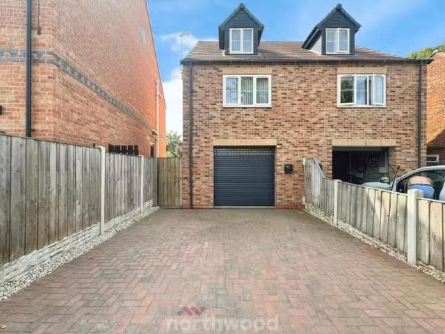Charming 2 BA 4 bedroom semi detached house for rent in Chessw.