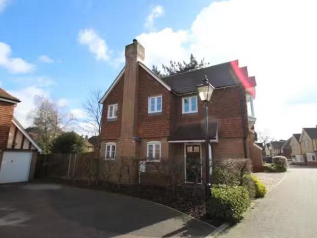 New 2 BA 4 bedroom semi detached house for rent in Appleby Clo.